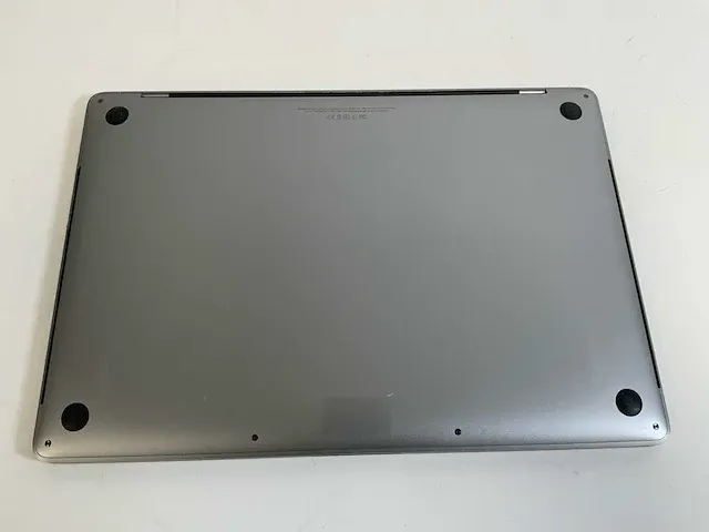 Apple macbook pro 15.4", core(tm) i7 8th gen, 32 gb ram, 251 gb nvme, amd radeon pro 555x 4 gb laptop - afbeelding 3 van  6