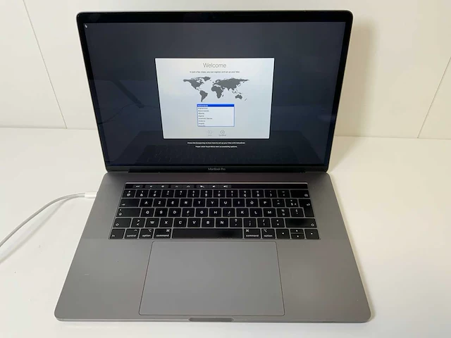 Apple macbook pro 15.4”, core(tm) i7 8th gen, 32 gb ram, 251 gb nvme, amd radeon pro 555x 4 gb laptop - afbeelding 1 van  7