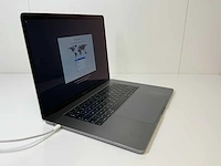 Apple macbook pro 15.4”, core(tm) i7 8th gen, 32 gb ram, 251 gb nvme, amd radeon pro 555x 4 gb laptop - afbeelding 2 van  7