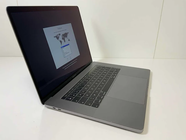 Apple macbook pro 15.4”, core(tm) i7 8th gen, 32 gb ram, 251 gb nvme, amd radeon pro 555x 4 gb laptop - afbeelding 3 van  7