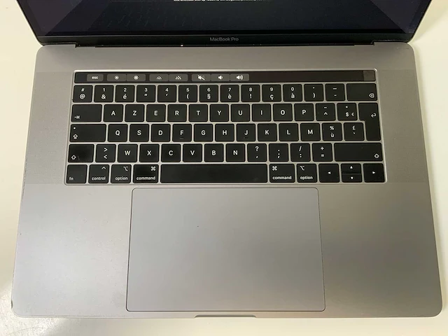 Apple macbook pro 15.4”, core(tm) i7 8th gen, 32 gb ram, 251 gb nvme, amd radeon pro 555x 4 gb laptop - afbeelding 4 van  7