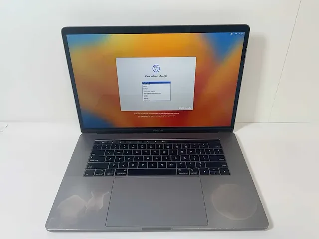 Apple macbook pro 15.4”, core(tm) i7 8th gen, 32 gb ram, 251 gb nvme, amd radeon pro 555x laptop - afbeelding 1 van  6