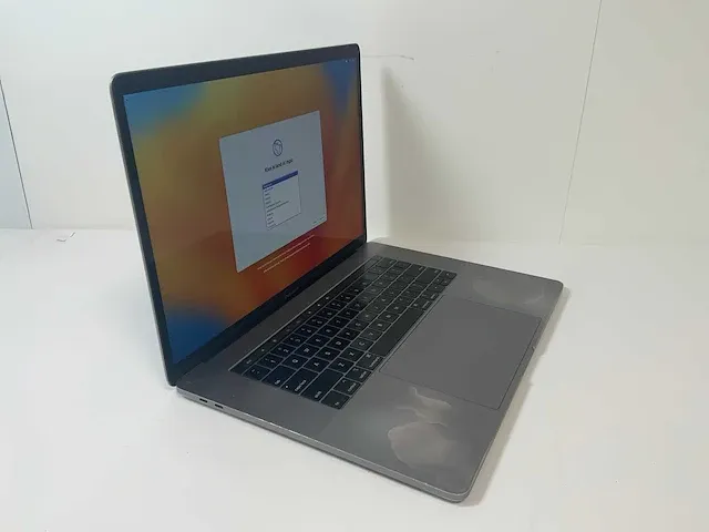 Apple macbook pro 15.4”, core(tm) i7 8th gen, 32 gb ram, 251 gb nvme, amd radeon pro 555x laptop - afbeelding 2 van  6