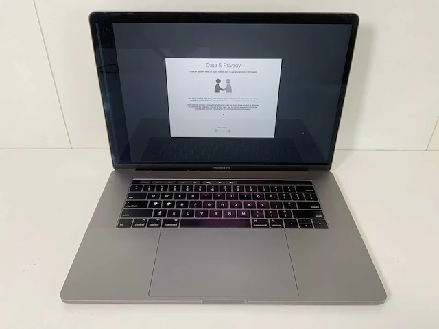 Apple macbook pro 15.4”, core(tm) i7 8th gen, 32 gb ram, 251 gb nvme, amd radeon rx pro 555x 4 gb laptop - afbeelding 1 van  7