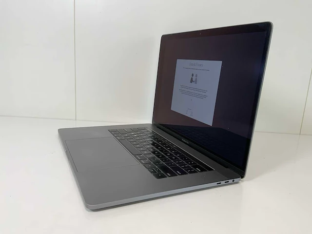 Apple macbook pro 15.4”, core(tm) i7 8th gen, 32 gb ram, 251 gb nvme, amd radeon rx pro 555x 4 gb laptop - afbeelding 3 van  7