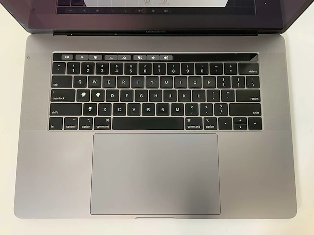 Apple macbook pro 15.4”, core(tm) i7 8th gen, 32 gb ram, 251 gb nvme, amd radeon rx pro 555x 4 gb laptop - afbeelding 4 van  7