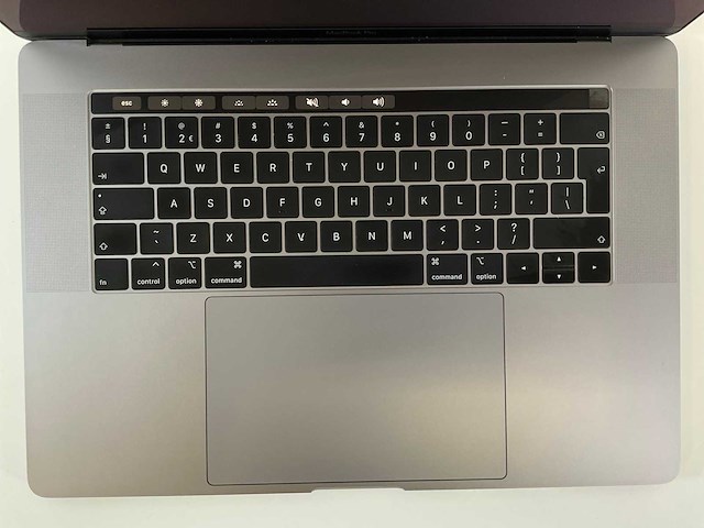 Apple macbook pro 15,4”, core(tm) i7 9th gen, 16 gb ram, 251 gb nvme, amd radeon pro 560x 4 gb laptop - afbeelding 4 van  7