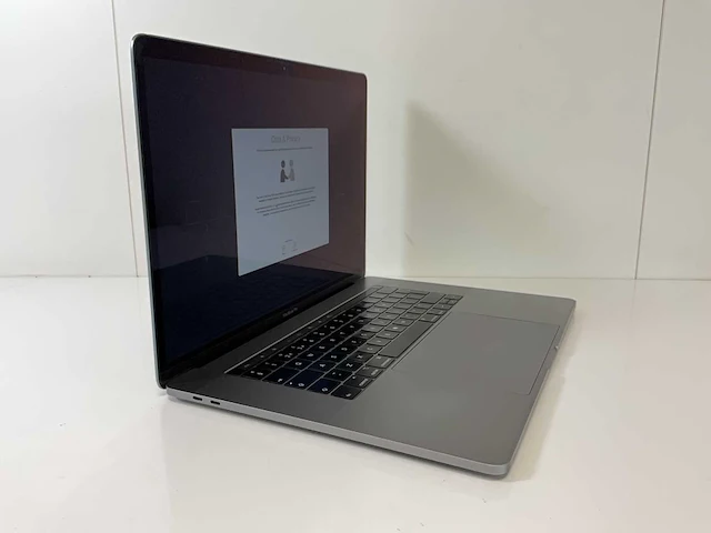 Apple macbook pro 15.4”, core(tm) i7 9th gen, 16 gb ram, 251 gb nvme, amd radeon rx pro 555x 4 gb laptop - afbeelding 2 van  8