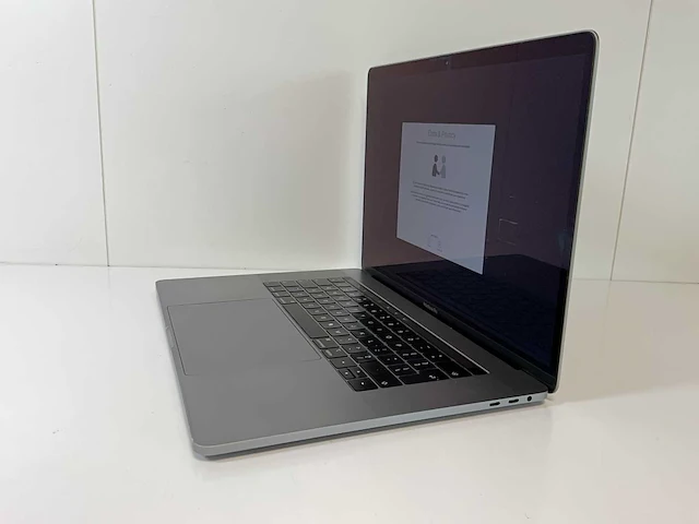 Apple macbook pro 15.4”, core(tm) i7 9th gen, 16 gb ram, 251 gb nvme, amd radeon rx pro 555x 4 gb laptop - afbeelding 3 van  8