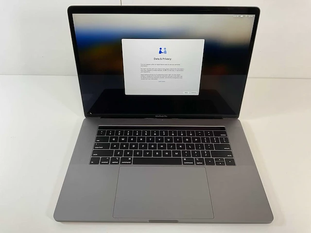 Apple macbook pro 15,4”, core(tm) i7 9th gen, 16 gb ram, 500 gb nvme, amd radeon pro 555x 4 gb laptop - afbeelding 1 van  8