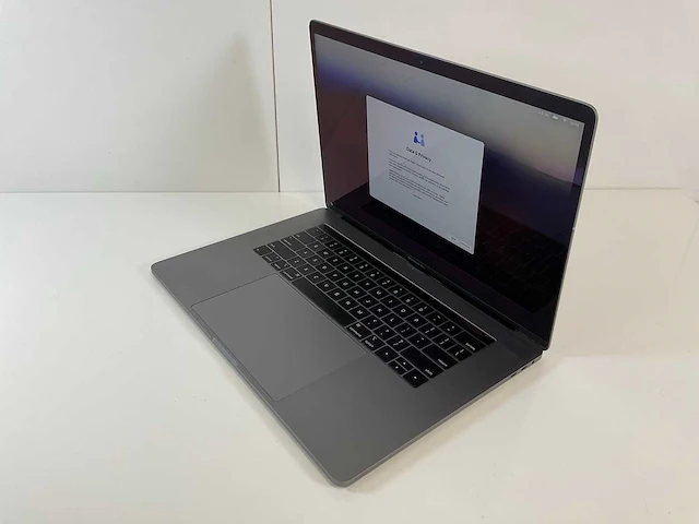 Apple macbook pro 15,4”, core(tm) i7 9th gen, 16 gb ram, 500 gb nvme, amd radeon pro 555x 4 gb laptop - afbeelding 3 van  8