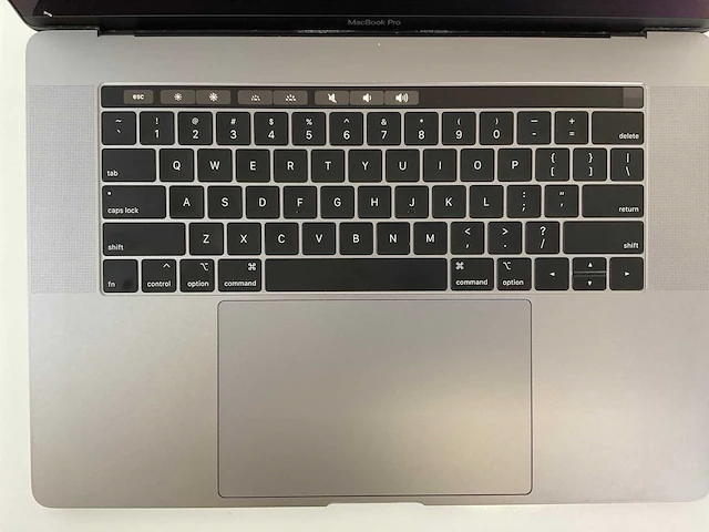 Apple macbook pro 15,4”, core(tm) i7 9th gen, 16 gb ram, 500 gb nvme, amd radeon pro 555x 4 gb laptop - afbeelding 4 van  8