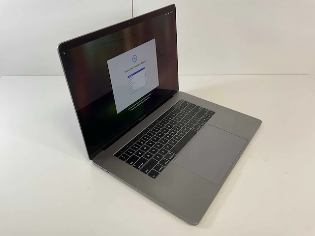 Apple macbook pro 15,4”, core(tm) i7 9th gen, 16 gb ram, 500 gb nvme, amd radeon pro 560x 4 gb laptop - afbeelding 2 van  7