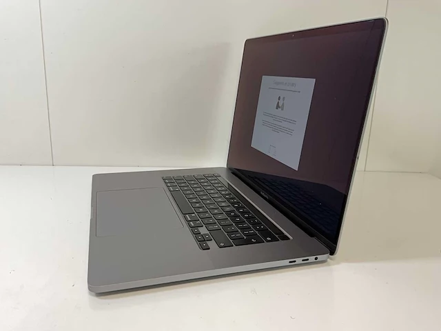 Apple macbook pro 15.4”, core(tm) i7 9th gen, 16 gb ram, 500 gb nvme, amd radeon rx pro 5500m 4 gb laptop - afbeelding 3 van  7