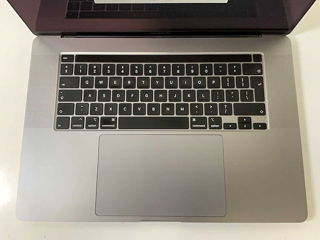 Apple macbook pro 15.4”, core(tm) i7 9th gen, 16 gb ram, 500 gb nvme, amd radeon rx pro 5500m 4 gb laptop - afbeelding 4 van  7