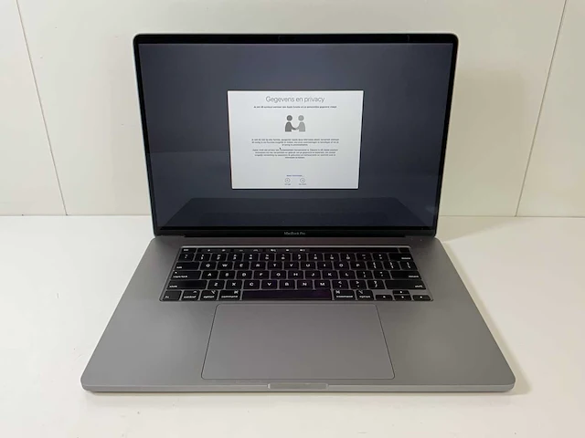 Apple macbook pro 15.4”, core(tm) i7 9th gen, 16 gb ram, 500 gb nvme, amd radeon rx pro 5500m 4 gb laptop - afbeelding 1 van  7
