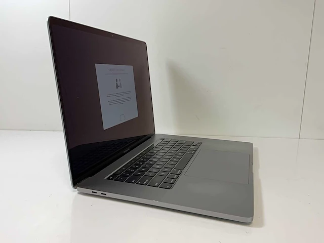 Apple macbook pro 15.4”, core(tm) i7 9th gen, 16 gb ram, 500 gb nvme, amd radeon rx pro 5500m 4 gb laptop - afbeelding 2 van  7