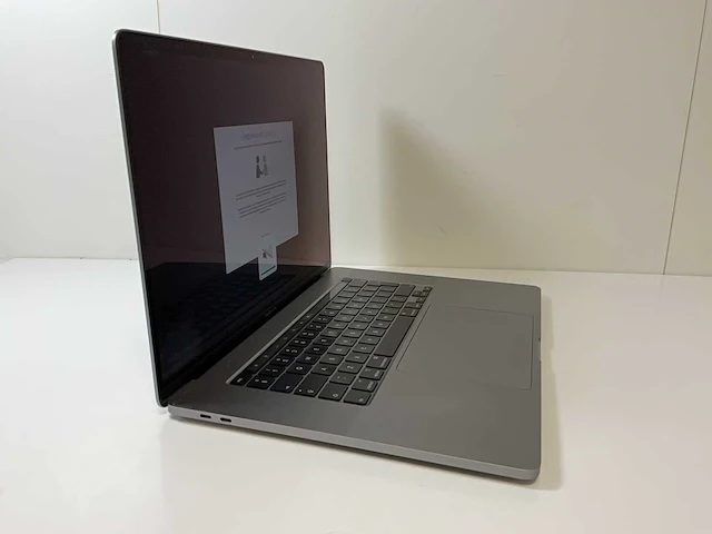 Apple macbook pro 15.4”, core(tm) i7 9th gen, 32 gb ram, 1 tb nvme, amd radeon pro 5300m 4 gb laptop - afbeelding 2 van  7