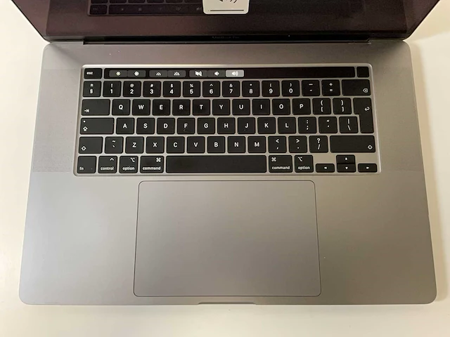 Apple macbook pro 15.4”, core(tm) i7 9th gen, 32 gb ram, 1 tb nvme, amd radeon pro 5300m 4 gb laptop - afbeelding 4 van  7
