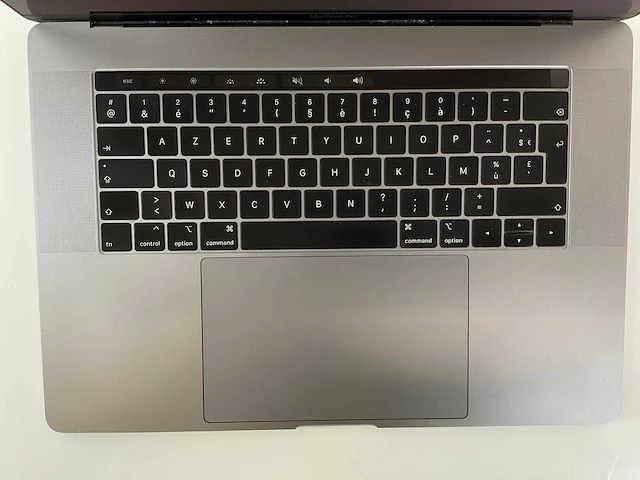 Apple macbook pro 15,4”, core(tm) i7 9th gen, 32 gb ram, 250 gb nvme, amd radeon pro 555x 4 gb laptop - afbeelding 4 van  7