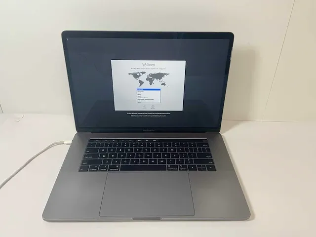 Apple macbook pro 15.4”, core(tm) i7 9th gen, 32 gb ram, 251 gb nvme, amd radeon pro 555x 4 gb laptop - afbeelding 1 van  6