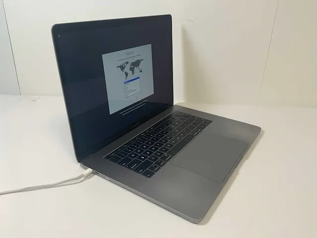 Apple macbook pro 15.4”, core(tm) i7 9th gen, 32 gb ram, 251 gb nvme, amd radeon pro 555x 4 gb laptop - afbeelding 2 van  6