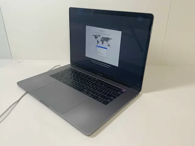 Apple macbook pro 15.4”, core(tm) i7 9th gen, 32 gb ram, 251 gb nvme, amd radeon pro 555x 4 gb laptop - afbeelding 3 van  6