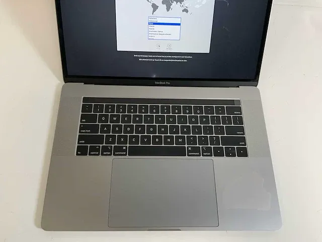 Apple macbook pro 15.4', core(tm) i7 9th gen, 32 gb ram, 251 gb nvme, amd radeon pro 555x 4 gb laptop - afbeelding 2 van  6