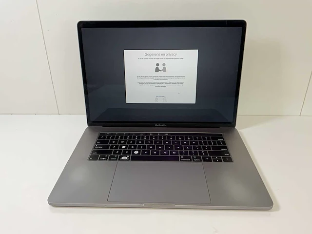 Apple macbook pro 15.4”, core(tm) i7 9th gen, 32 gb ram, 251 gb nvme, amd radeon pro 555x 4 gb laptop - afbeelding 1 van  7