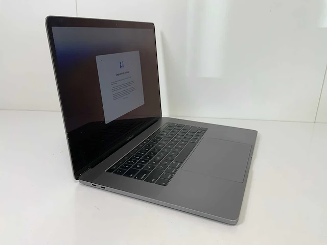 Apple macbook pro 15.4”, core(tm) i7 9th gen, 32 gb ram, 251 gb nvme, amd radeon rx pro 555x 4 gb laptop - afbeelding 2 van  8