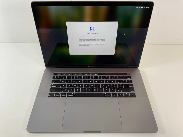 Apple macbook pro 15,4”, core(tm) i7 9th gen, 32 gb ram, 256 gb nvme laptop - afbeelding 1 van  7