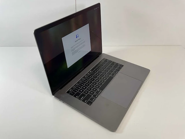 Apple macbook pro 15,4”, core(tm) i7 9th gen, 32 gb ram, 256 gb nvme laptop - afbeelding 2 van  7