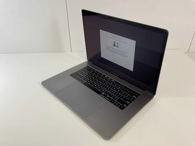 Apple macbook pro 15,4”, core(tm) i7 9th gen, 32 gb ram, 256 gb ssd, amd radeon rx 5500 4 gb laptop - afbeelding 3 van  7