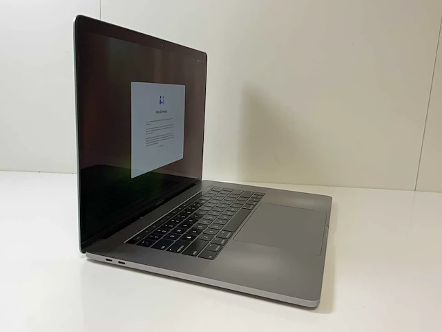 Apple macbook pro 15.4”, core(tm) i7 9th gen, 32 gb ram, 500 gb nvme, amd radeon pro 555x 4 gb laptop - afbeelding 2 van  7