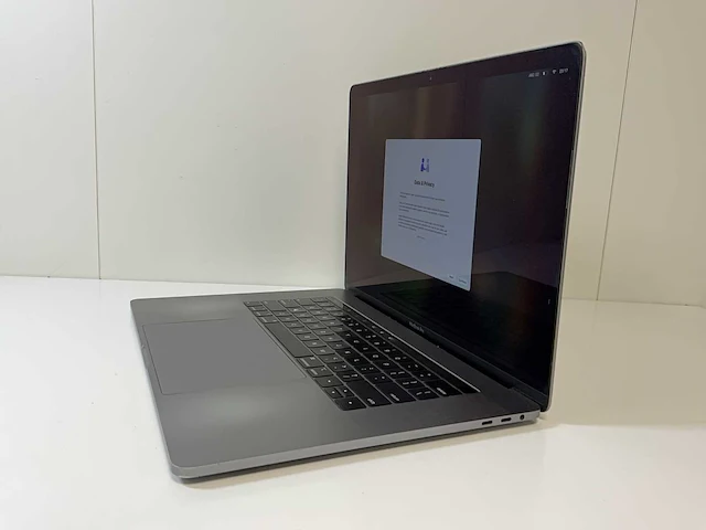Apple macbook pro 15.4”, core(tm) i7 9th gen, 32 gb ram, 500 gb nvme, amd radeon pro 555x 4 gb laptop - afbeelding 3 van  7