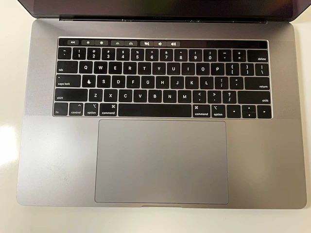 Apple macbook pro 15.4”, core(tm) i7 9th gen, 32 gb ram, 500 gb nvme, amd radeon pro 555x 4 gb laptop - afbeelding 4 van  7