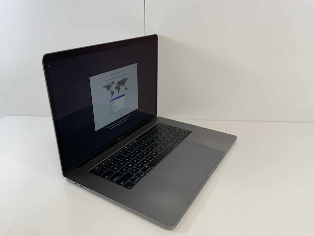 Apple macbook pro 15.4", core(tm) i7 9th gen, 32 gb ram, 500 gb nvme, amd radeon pro 560x 4 gb laptop - afbeelding 2 van  7