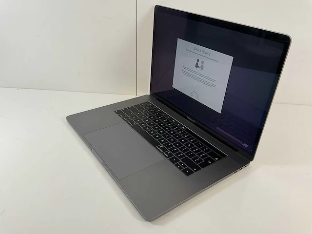 Apple macbook pro 15.4”, core(tm) i7 9th gen, 32 gb ram, 500 gb nvme, amd radeon rx 460 4 gb laptop - afbeelding 3 van  7