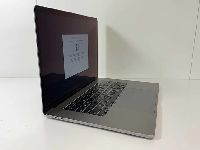 Apple macbook pro 15.4”, core(tm) i9 8th gen, 16 gb ram, 1 tb nvme, amd radeon rx pro 560x 4 gb laptop - afbeelding 2 van  7