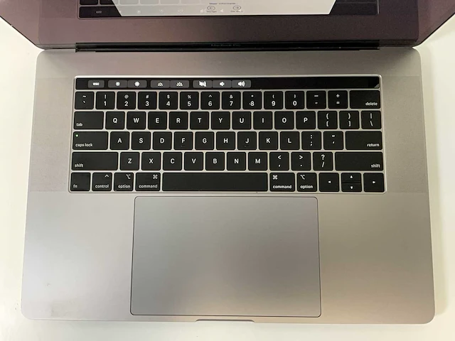 Apple macbook pro 15.4”, core(tm) i9 8th gen, 16 gb ram, 1 tb nvme, amd radeon rx pro 560x 4 gb laptop - afbeelding 4 van  7