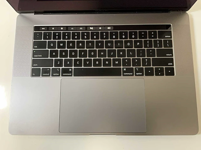 Apple macbook pro 15.4”, core(tm) i9 8th gen, 16 gb ram, 1 tb nvme, amd radeon rx pro 560x 4 gb laptop - afbeelding 4 van  7