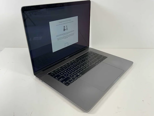 Apple macbook pro 15.4", core(tm) i9 8th gen, 16 gb ram, 500 gb nvme, amd radeon rx pro 560x 4 gb laptop - afbeelding 2 van  7