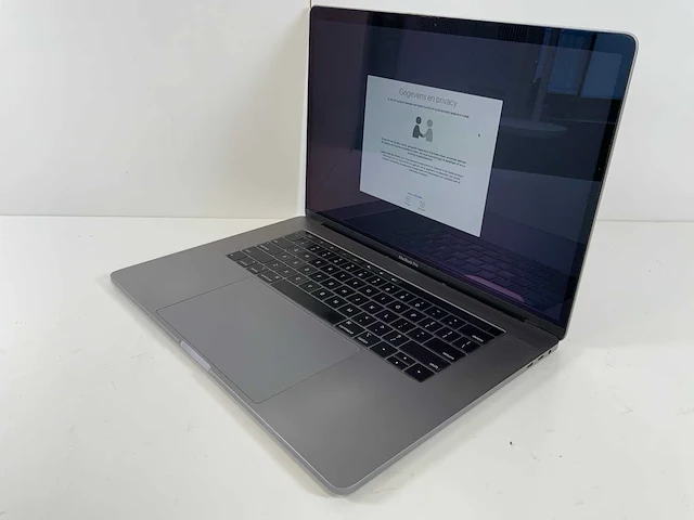 Apple macbook pro 15.4", core(tm) i9 8th gen, 16 gb ram, 500 gb nvme, amd radeon rx pro 560x 4 gb laptop - afbeelding 3 van  7