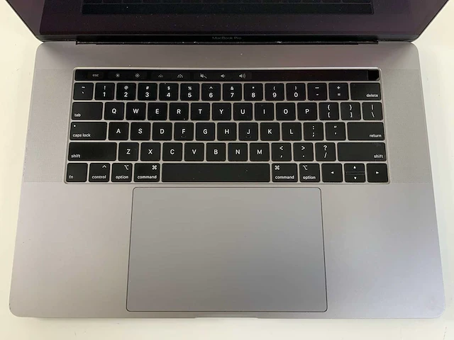 Apple macbook pro 15.4", core(tm) i9 8th gen, 16 gb ram, 500 gb nvme, amd radeon rx pro 560x 4 gb laptop - afbeelding 4 van  7