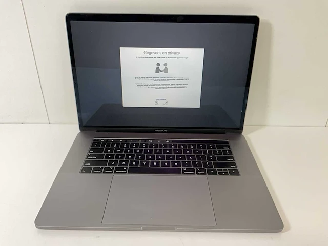 Apple macbook pro 15.4”, core(tm) i9 8th gen, 16 gb ram, 500 gb nvme, amd radeon rx pro 560x 4 gb laptop - afbeelding 1 van  7