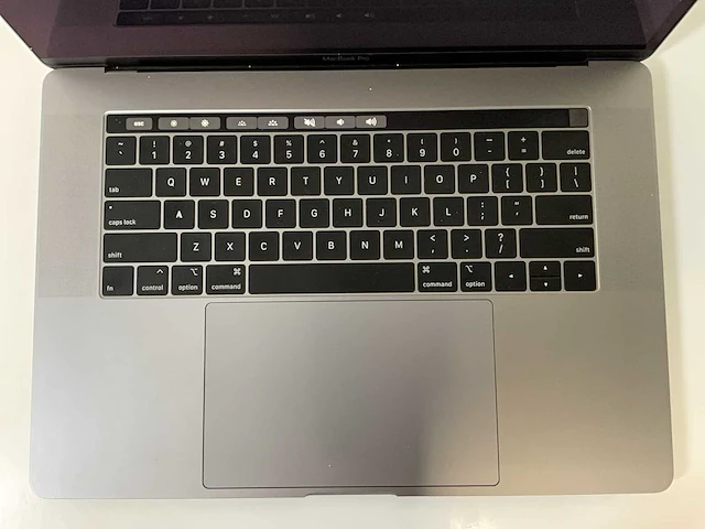 Apple macbook pro 15.4”, core(tm) i9 8th gen, 16 gb ram, 500 gb nvme, amd radeon rx pro 560x 4 gb laptop - afbeelding 4 van  7