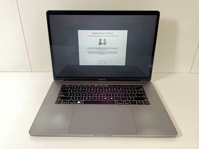 Apple macbook pro 15.4”, core(tm) i9 8th gen, 16 gb ram, 500 gb nvme, amd radeon rx pro 560x 4 gb laptop - afbeelding 1 van  7