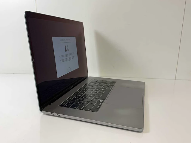 Apple macbook pro 15.4”, core(tm) i9 8th gen, 16 gb ram, 500 gb nvme, amd radeon rx pro 560x 4 gb laptop - afbeelding 2 van  7