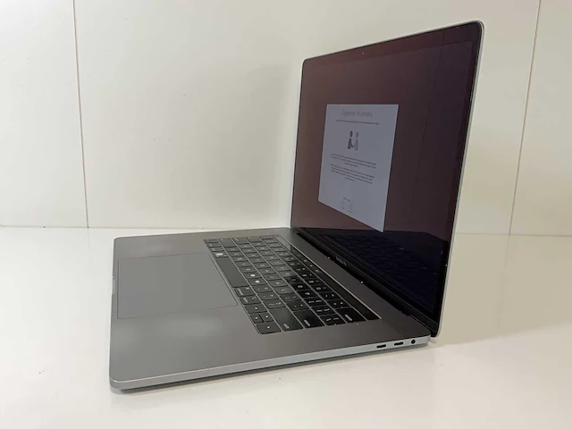 Apple macbook pro 15.4”, core(tm) i9 8th gen, 16 gb ram, 500 gb nvme, amd radeon rx pro 560x 4 gb laptop - afbeelding 3 van  7