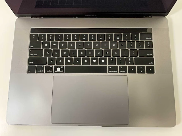 Apple macbook pro 15.4”, core(tm) i9 8th gen, 16 gb ram, 500 gb nvme, amd radeon rx pro 560x 4 gb laptop - afbeelding 4 van  7